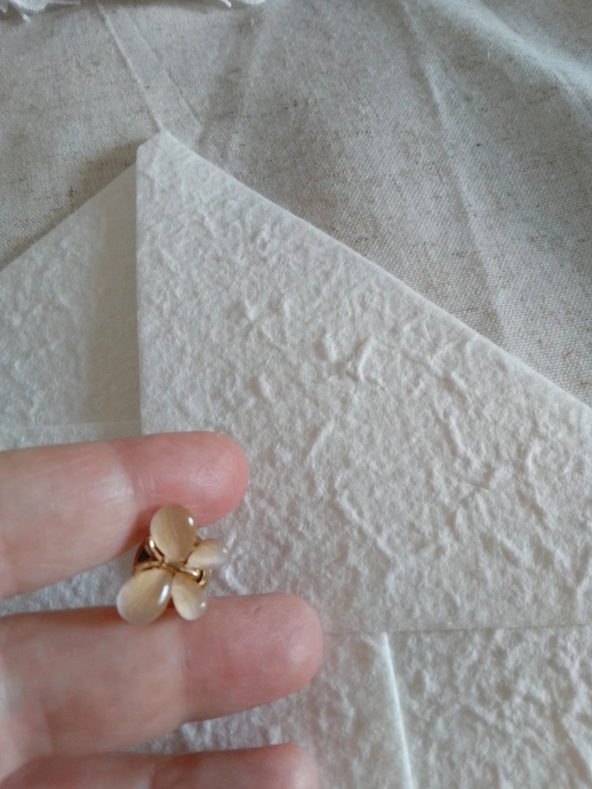 Broche pins borboleta em pedras de selenita – photo 3